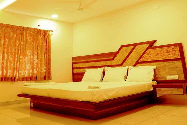 Annai in Saravana Bhavan, Velankanni 4